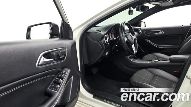 Mercedes-Benz A-Class 2015 — фото 11