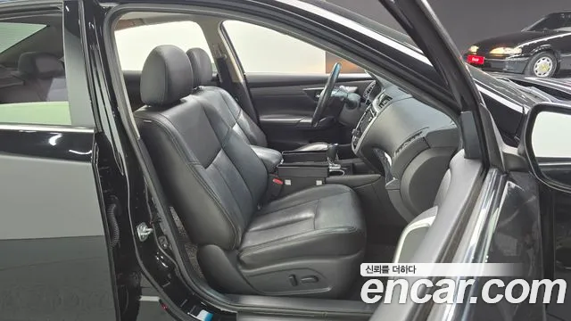 Nissan Altima 2018 — фото 12