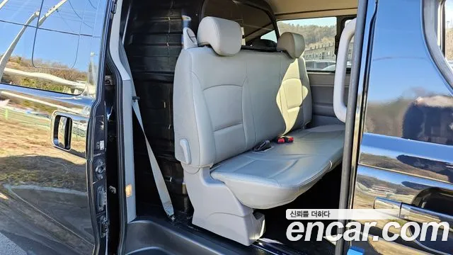 Hyundai Starex 2020 — фото 12
