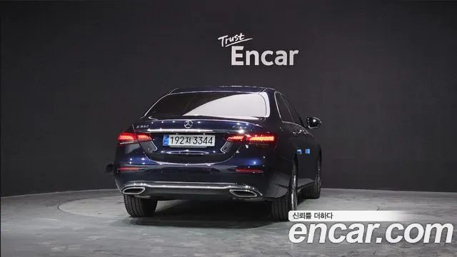 Mercedes-Benz E-Class 2022 — фото 4