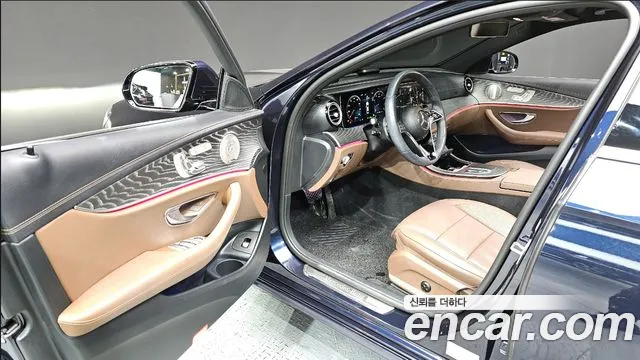 Mercedes-Benz E-Class 2022 — фото 10