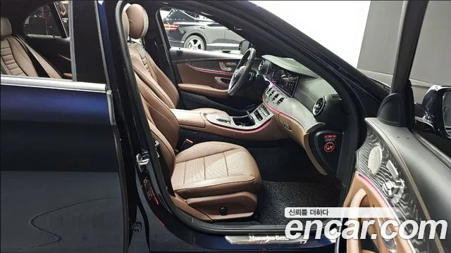 Mercedes-Benz E-Class 2022 — фото 11