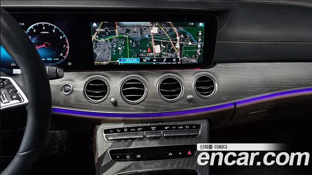 Mercedes-Benz E-Class 2022 — фото 14