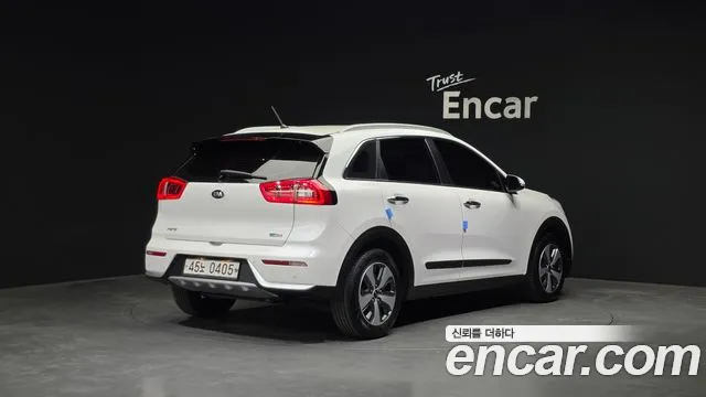 Kia Niro 2017 — фото 2