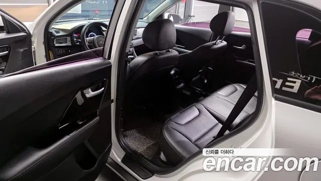 Kia Niro 2017 — фото 11