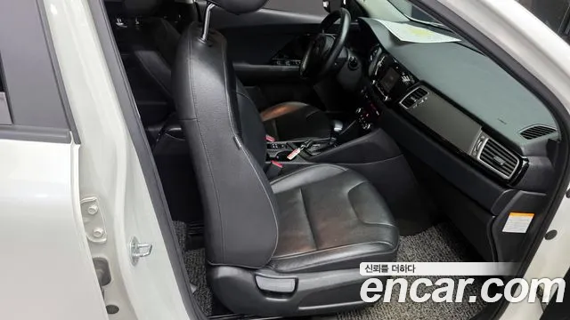 Kia Niro 2017 — фото 12