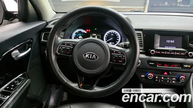 Kia Niro 2017 — фото 13