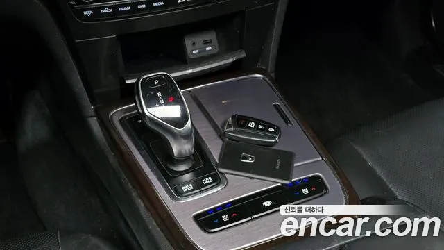 Hyundai Equus 2015 — фото 9