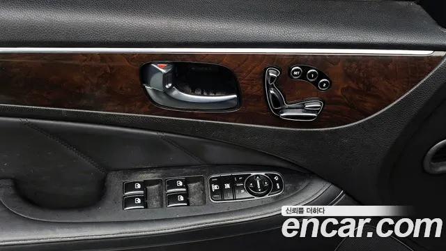 Hyundai Equus 2015 — фото 18