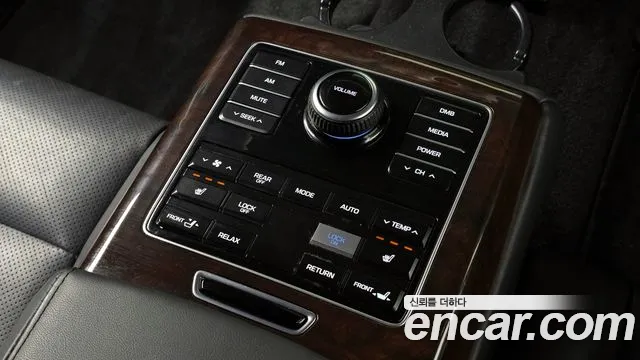 Hyundai Equus 2015 — фото 20