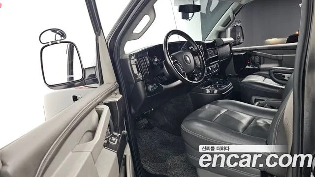 Chevrolet Express Van 2017 — фото 10