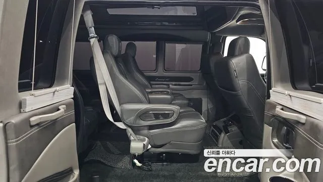 Chevrolet Express Van 2017 — фото 11