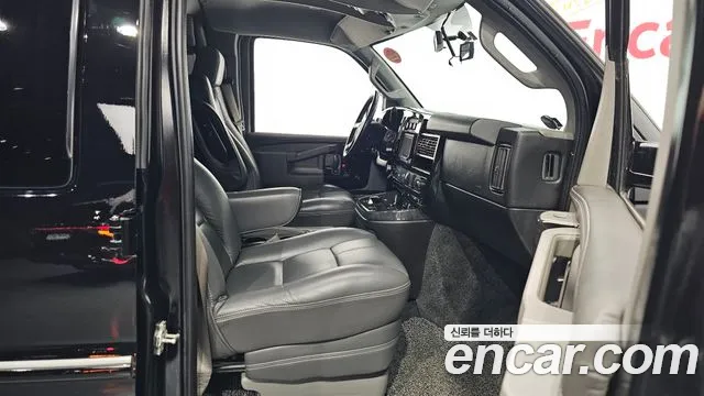 Chevrolet Express Van 2017 — фото 12