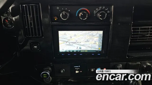 Chevrolet Express Van 2017 — фото 14