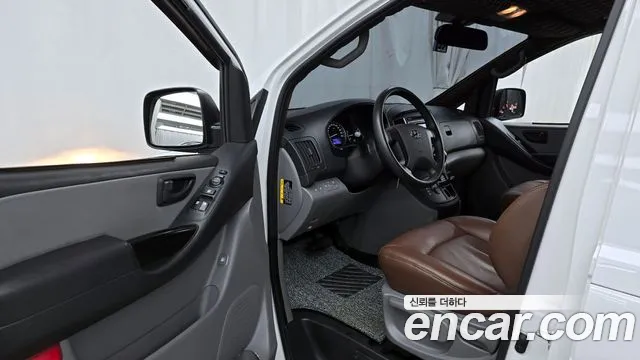 Hyundai Starex 2019 — фото 10