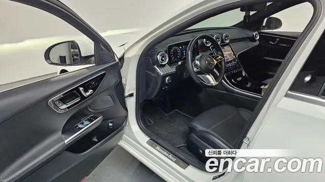 Mercedes-Benz C-Class 2023 — фото 10