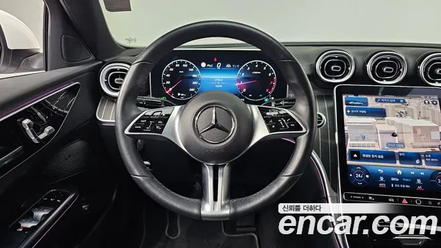 Mercedes-Benz C-Class 2023 — фото 12