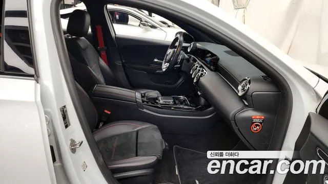 Mercedes-Benz A-Class 2022 — фото 11