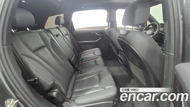 Audi Q7 2021 — фото 12