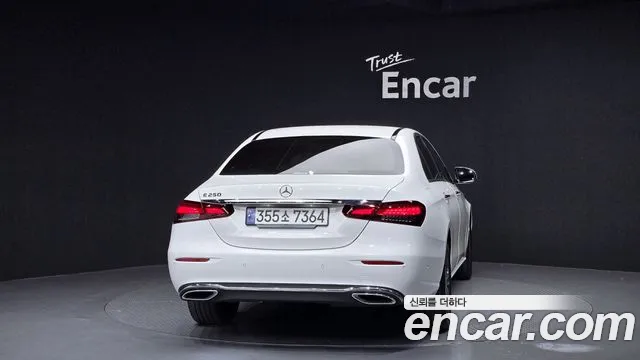 Mercedes-Benz E-Class 2023 — фото 4
