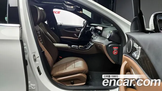 Mercedes-Benz E-Class 2023 — фото 10