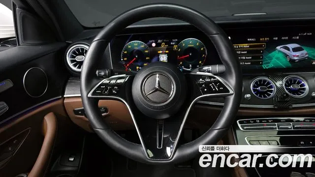 Mercedes-Benz E-Class 2023 — фото 13