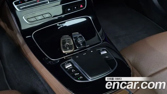 Mercedes-Benz E-Class 2023 — фото 17