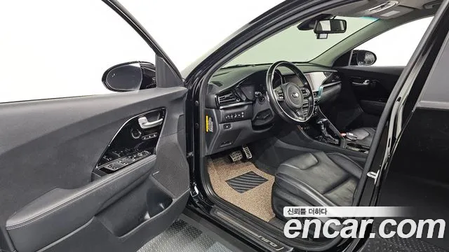 Kia Niro 2021 — фото 10