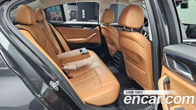BMW 5-Series 2018 — фото 12