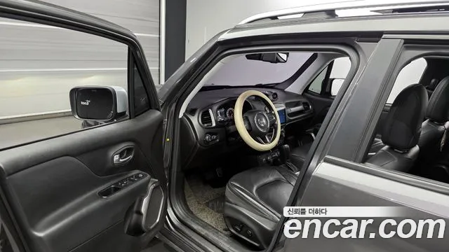 Jeep Renegade 2018 — фото 10