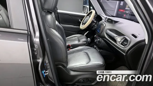 Jeep Renegade 2018 — фото 12
