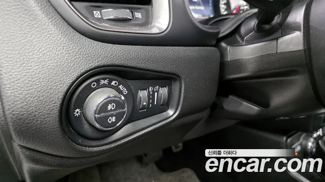 Jeep Renegade 2018 — фото 15