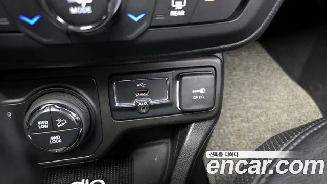 Jeep Renegade 2018 — фото 18