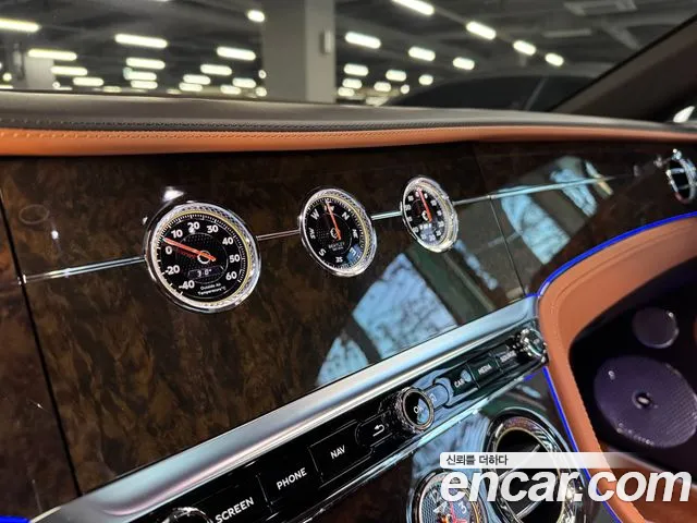 Bentley Continental 2021 — фото 10