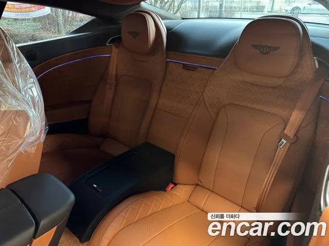 Bentley Continental 2021 — фото 13