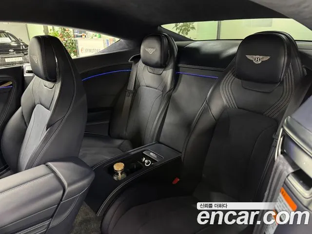 Bentley Continental 2023 — фото 14