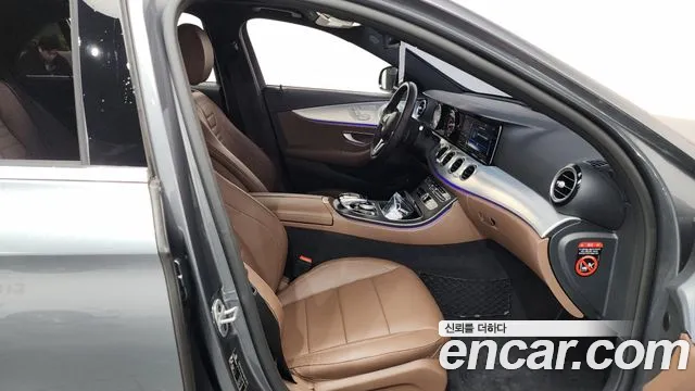 Mercedes-Benz E-Class 2020 — фото 11