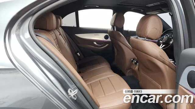 Mercedes-Benz E-Class 2020 — фото 12
