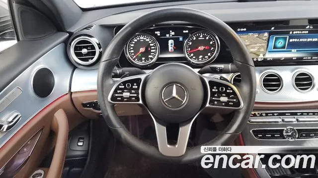 Mercedes-Benz E-Class 2020 — фото 13