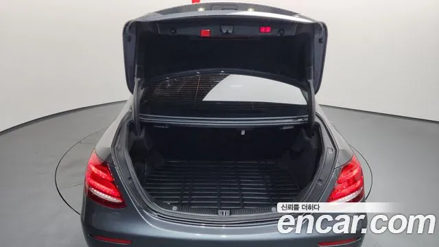 Mercedes-Benz E-Class 2020 — фото 20