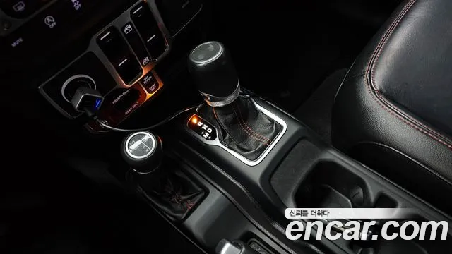 Jeep Wrangler 2021 — фото 9