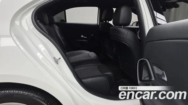 Mercedes-Benz A-Class 2020 — фото 12