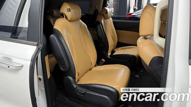Kia Canival 2021 — фото 12