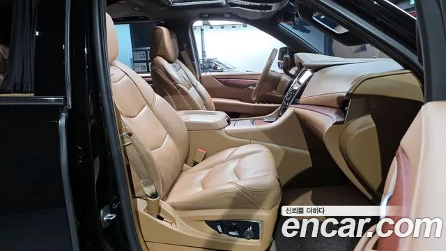 Cadillac Escalade 2017 — фото 10