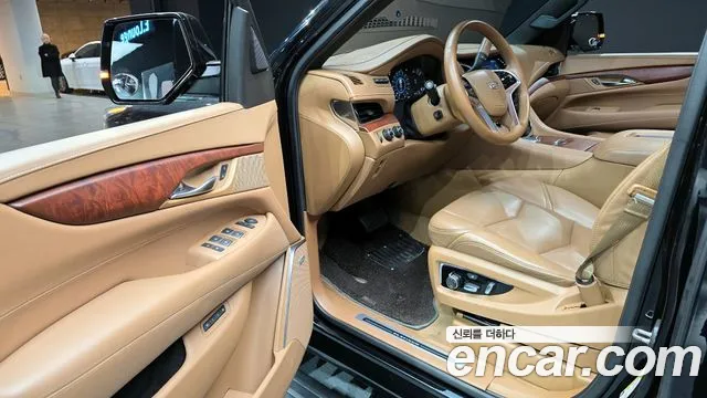 Cadillac Escalade 2017 — фото 11