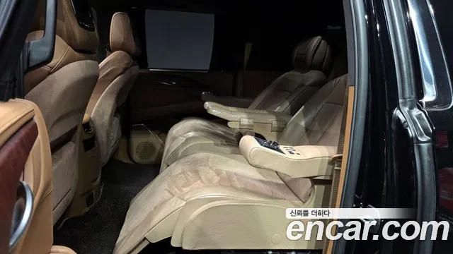 Cadillac Escalade 2017 — фото 12