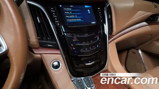 Cadillac Escalade 2017 — фото 14