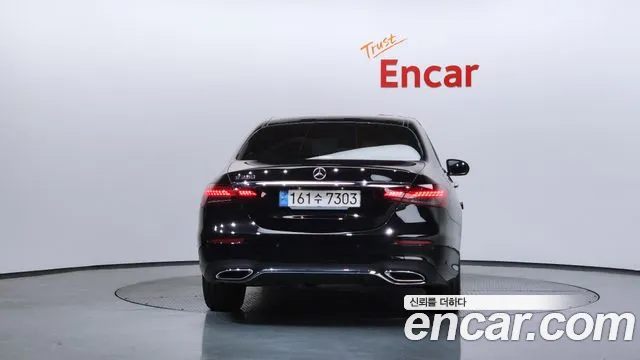 Mercedes-Benz E-Class 2023 — фото 4