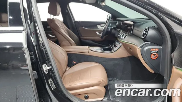 Mercedes-Benz E-Class 2023 — фото 11