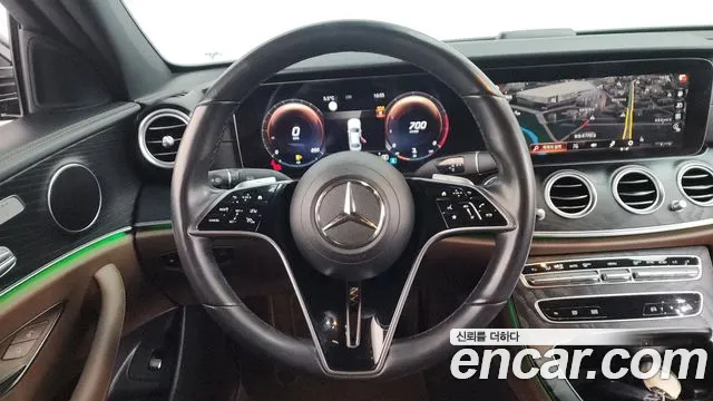Mercedes-Benz E-Class 2023 — фото 13